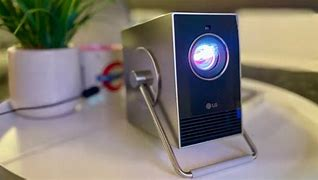  LG CineBeam Q Projector