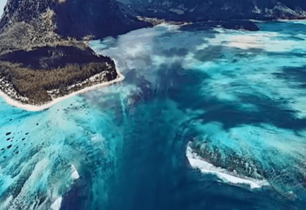 10 Unique Places in the World:: Underwater Waterfall, Mauritius